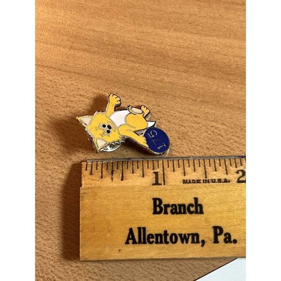 Assortment of 6 Pins Angels, Bowling, Flag - Picture 12 of 12